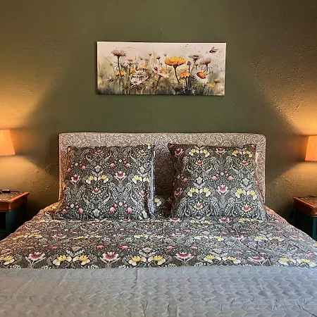 לינה וארוחת בוקר Les Trois Fenetres 3*