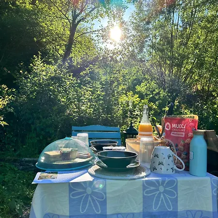 לינה וארוחת בוקר Les Trois Fenetres