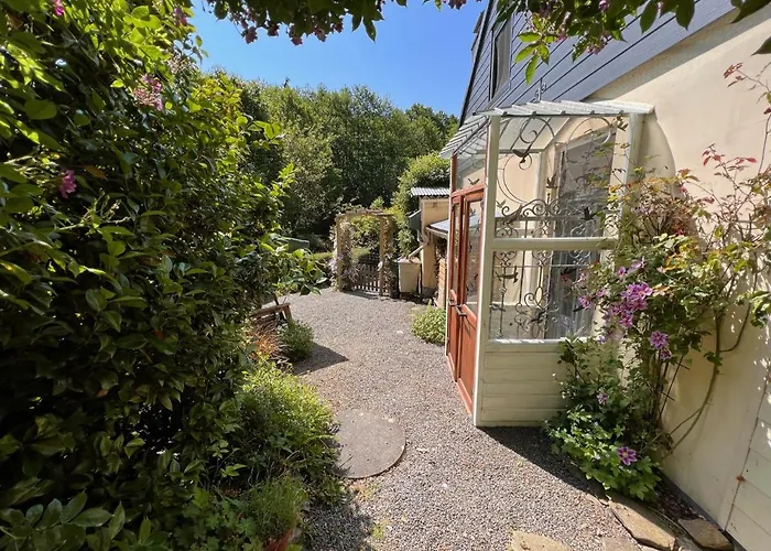 Les Trois Fenetres Bed & Breakfast Beauficel